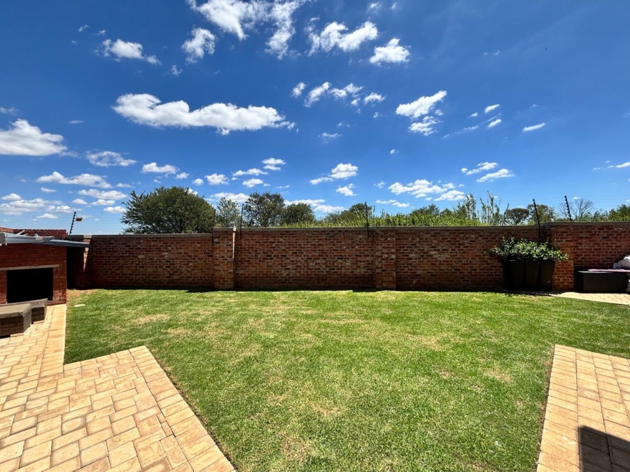 3 Bedroom Property for Sale in Van Der Hoff Park North West